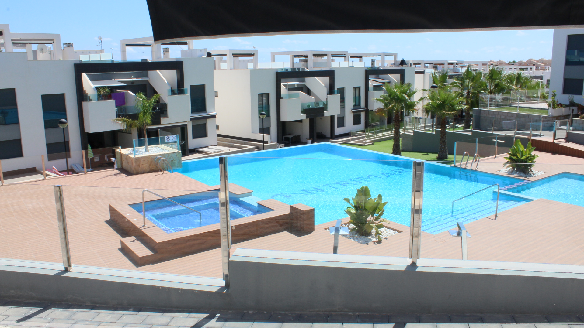 Huur en vakantie in oasis beach 8.